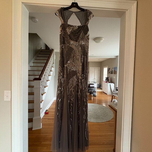 Adrianna Papell - Picture 1 of 3